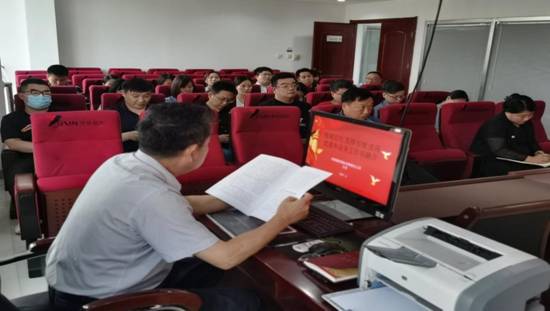 “精確定位，發(fā)揮引領(lǐng)，實現(xiàn)黨建和業(yè)務(wù)工作雙融合”主題黨課活動